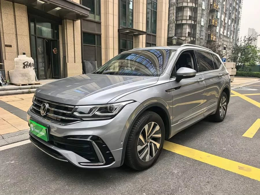Volkswagen Tiguan L plug-in hybrid