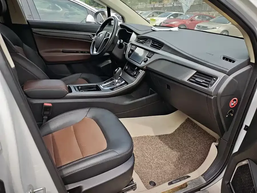 Geely Emgrand GS