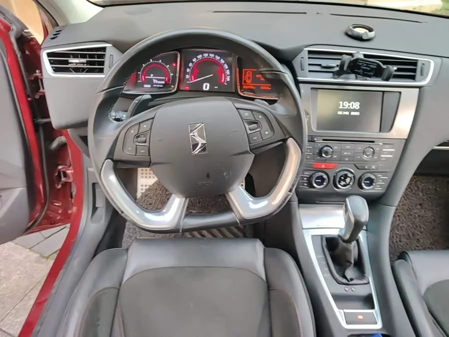 DS 4S