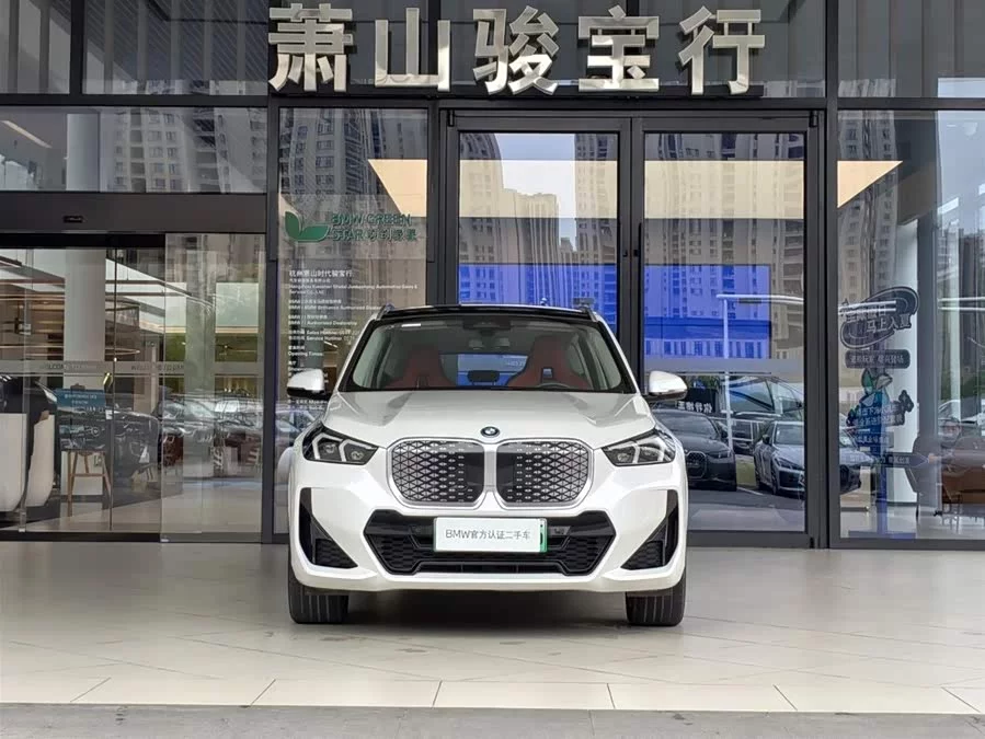 BMW iX1