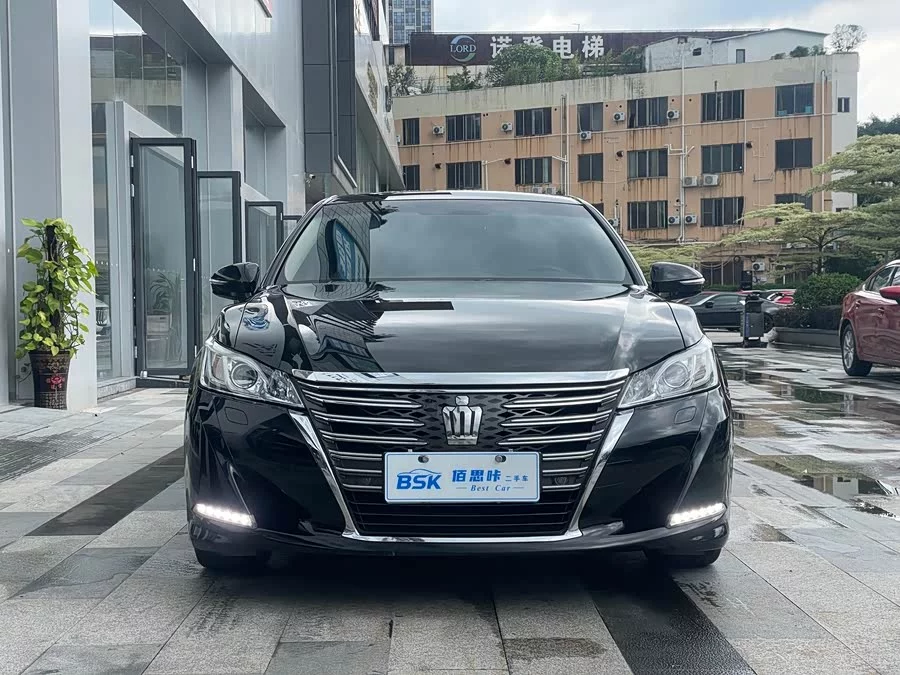 Toyota crown