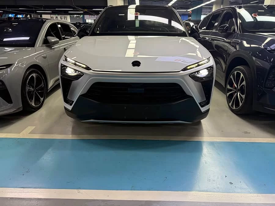 NIO ES8