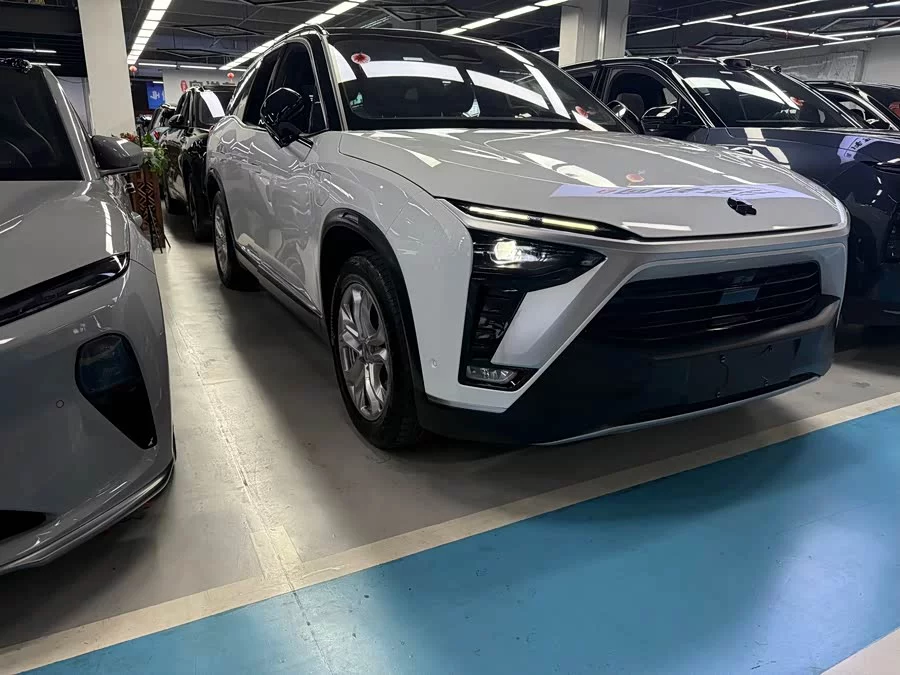 NIO ES8