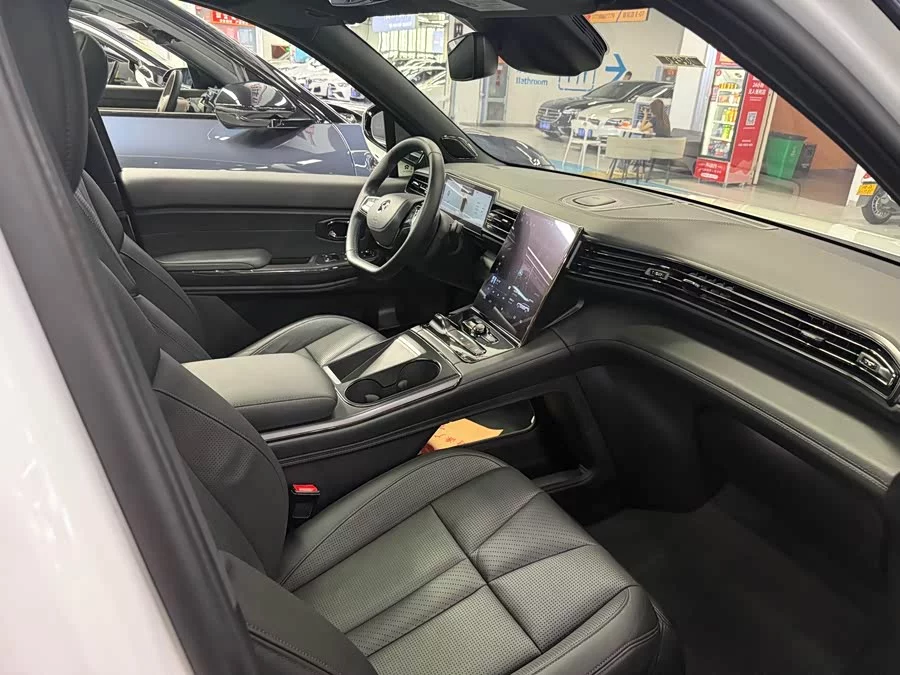 NIO ES8