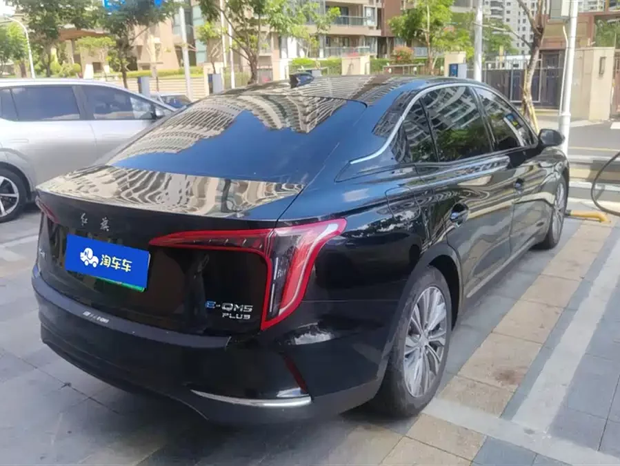 Hongqi E-QM5