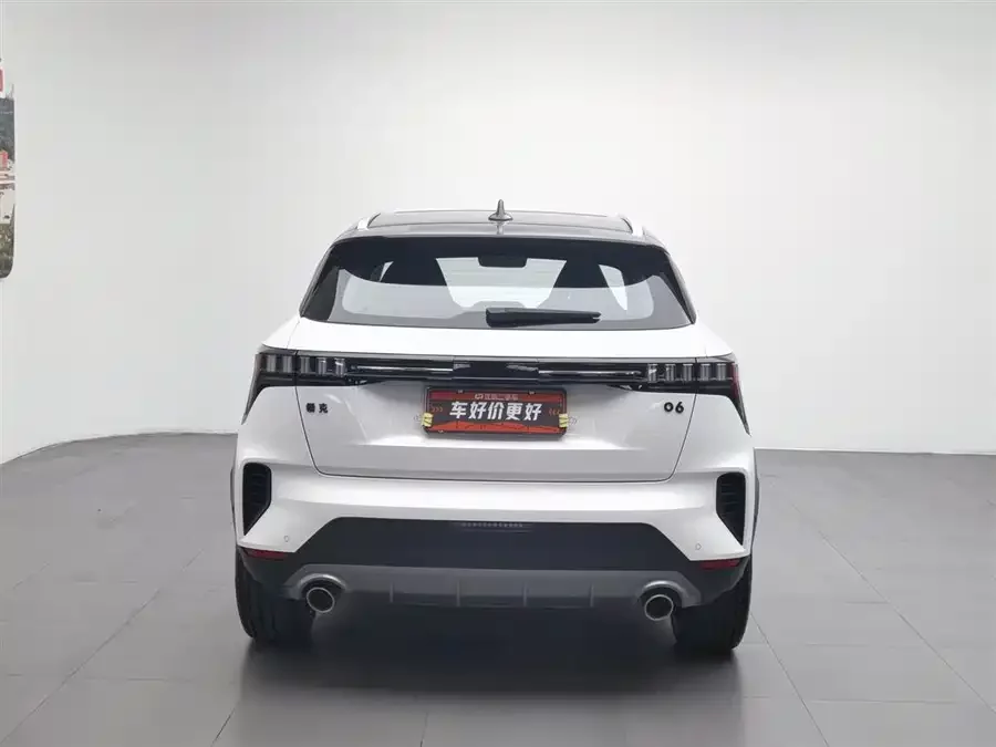 Lynk & Co 06