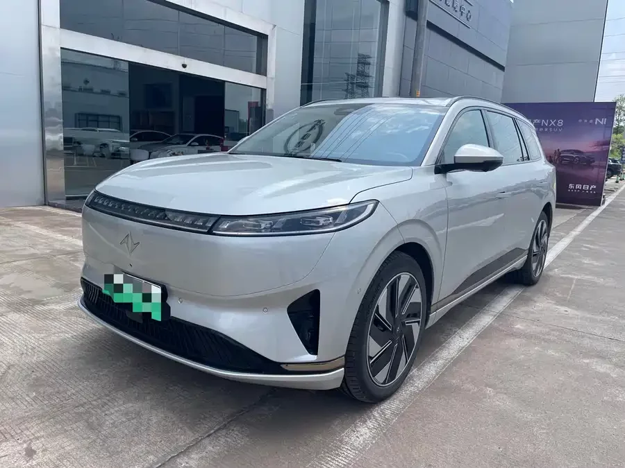 Dongfeng eπ008