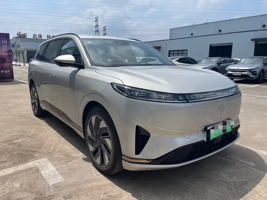 Dongfeng eπ008