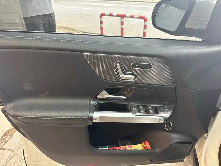 Mercedes Benz GLB