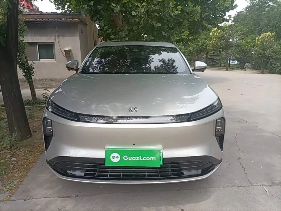 Dongfeng L8