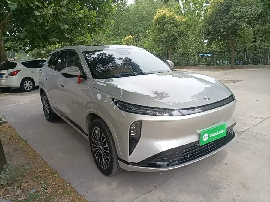 Dongfeng L8