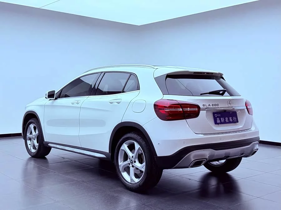 Mercedes Benz GLA