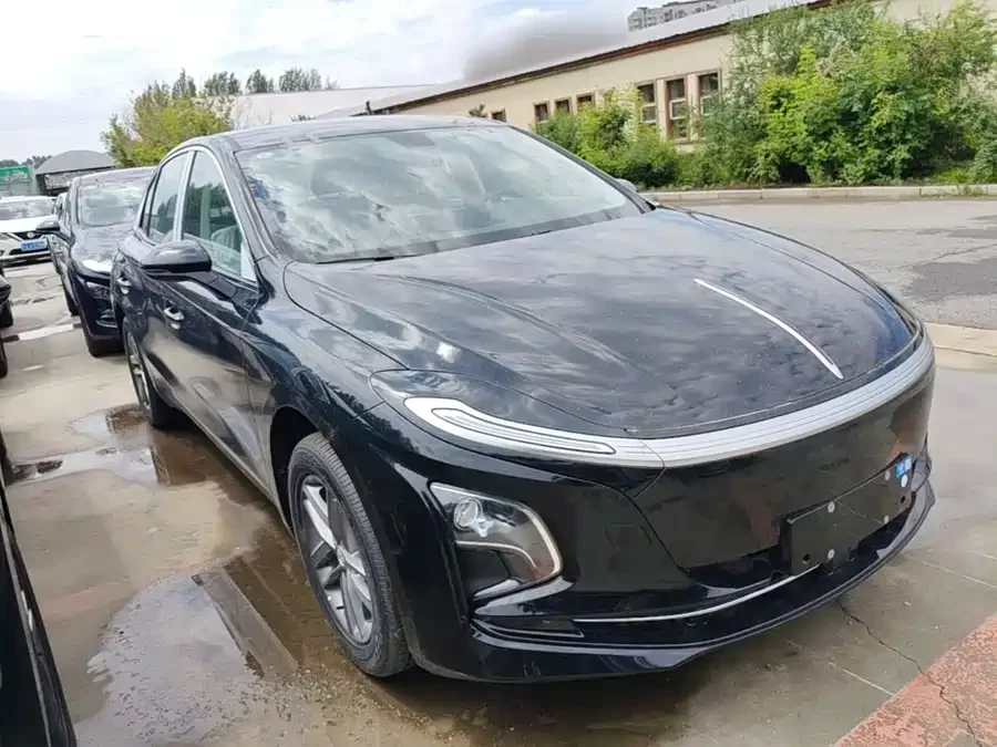Hongqi E-QM5