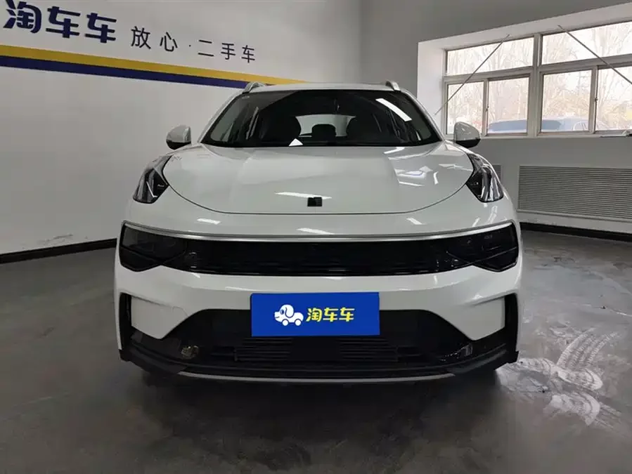 Lynk & Co 01