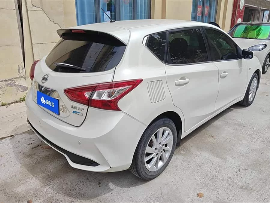 Nissan Tiida