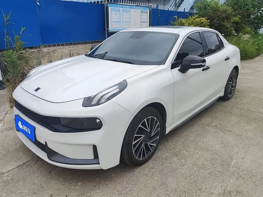 Lynk & Co 03