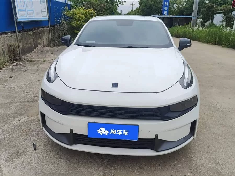 Lynk & Co 03