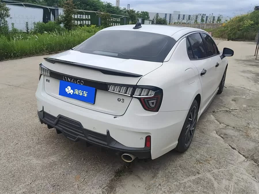 Lynk & Co 03