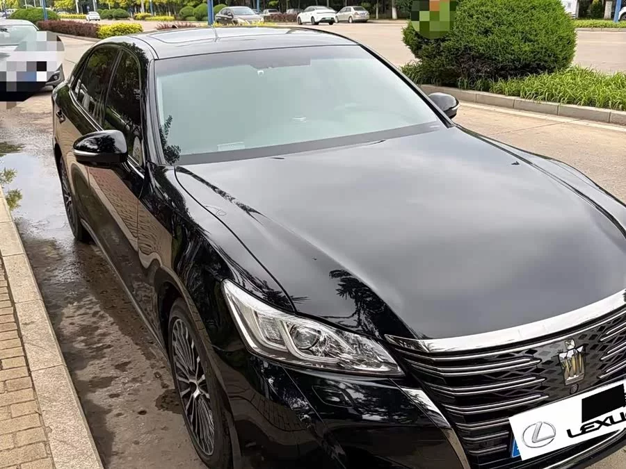 Toyota crown