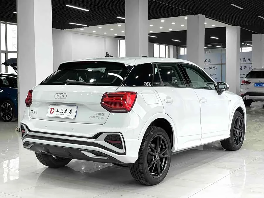 Audi Q2L