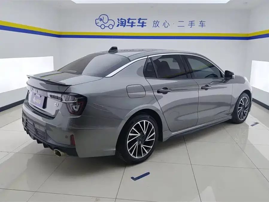 Lynk & Co 03