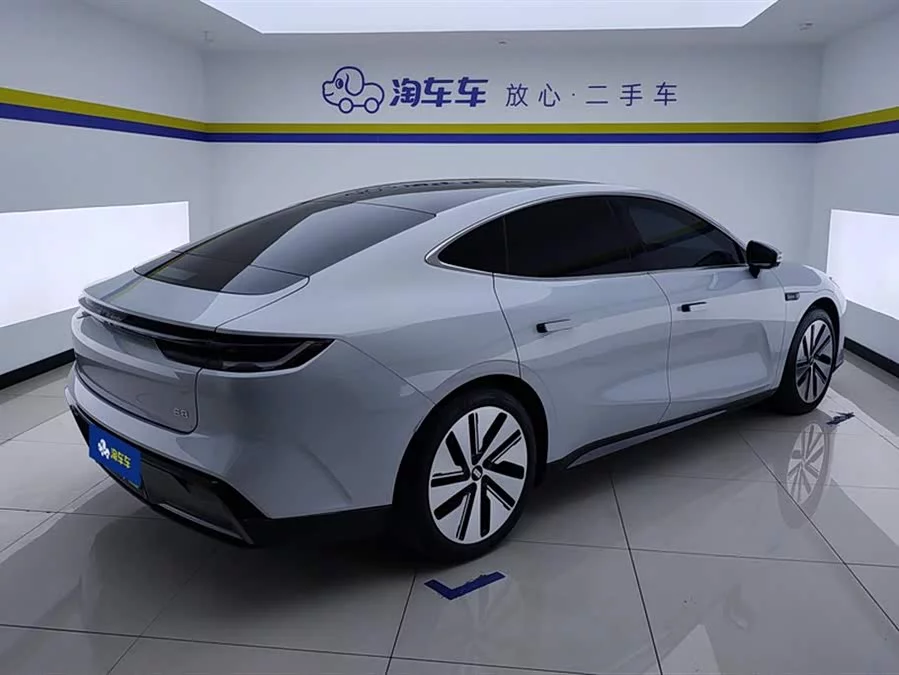 Geely Galaxy E8
