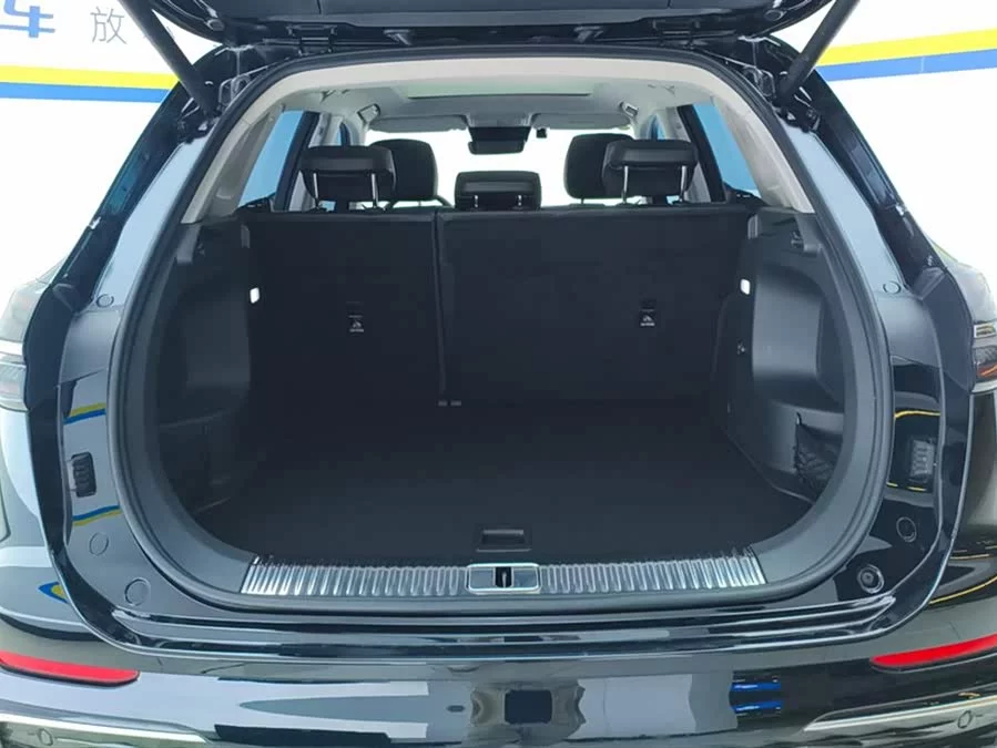 Hongqi HS5