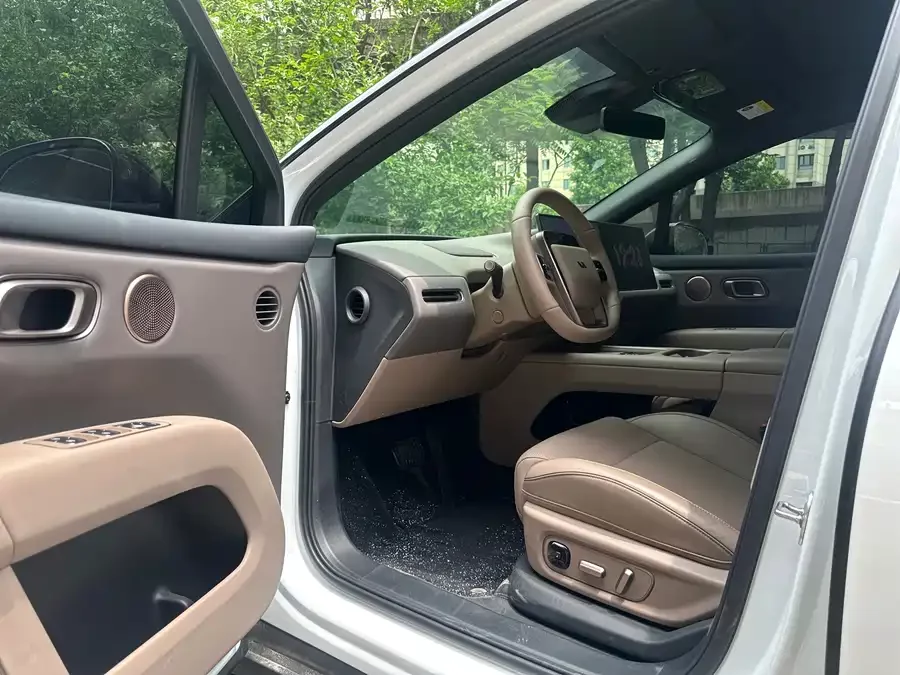 Li Auto i6