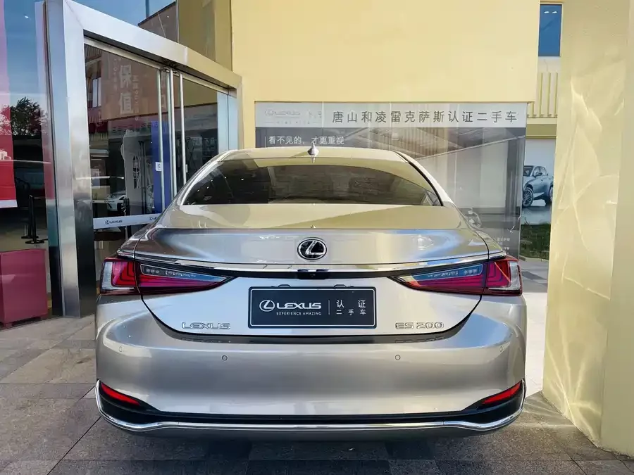Lexus ES