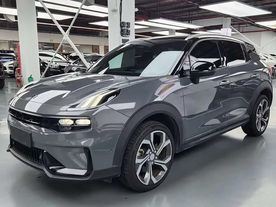 Lynk & Co 06
