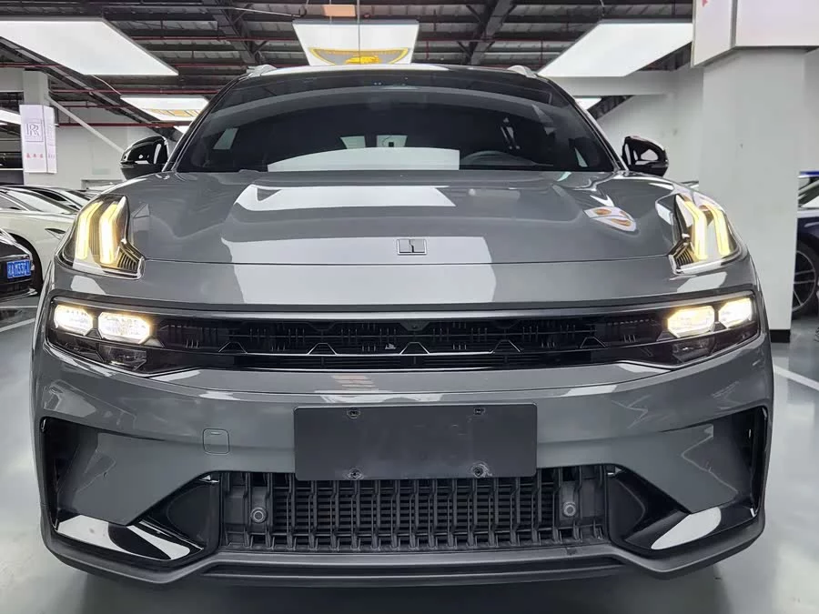 Lynk & Co 06