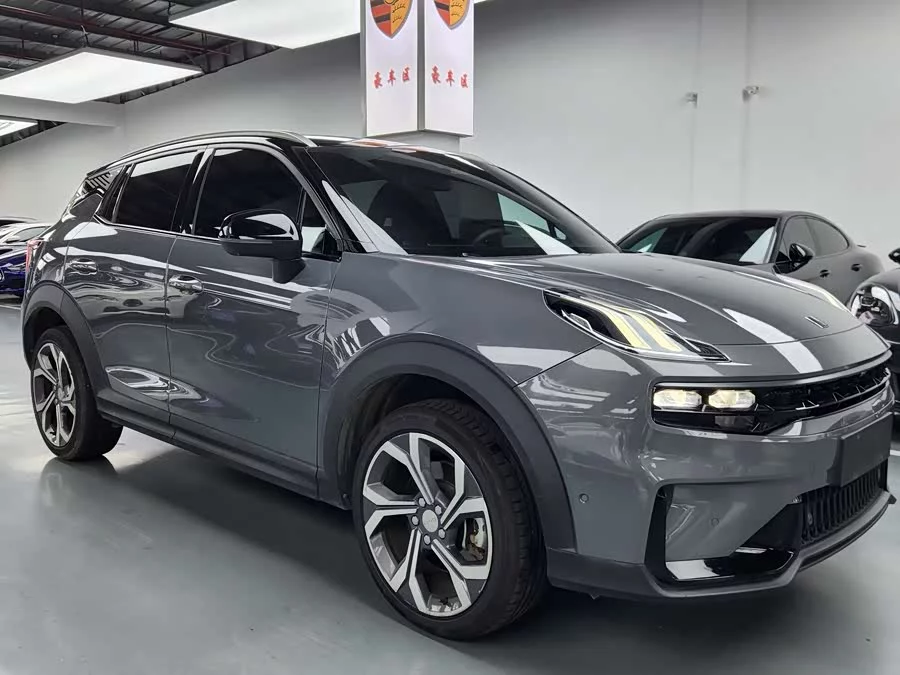 Lynk & Co 06