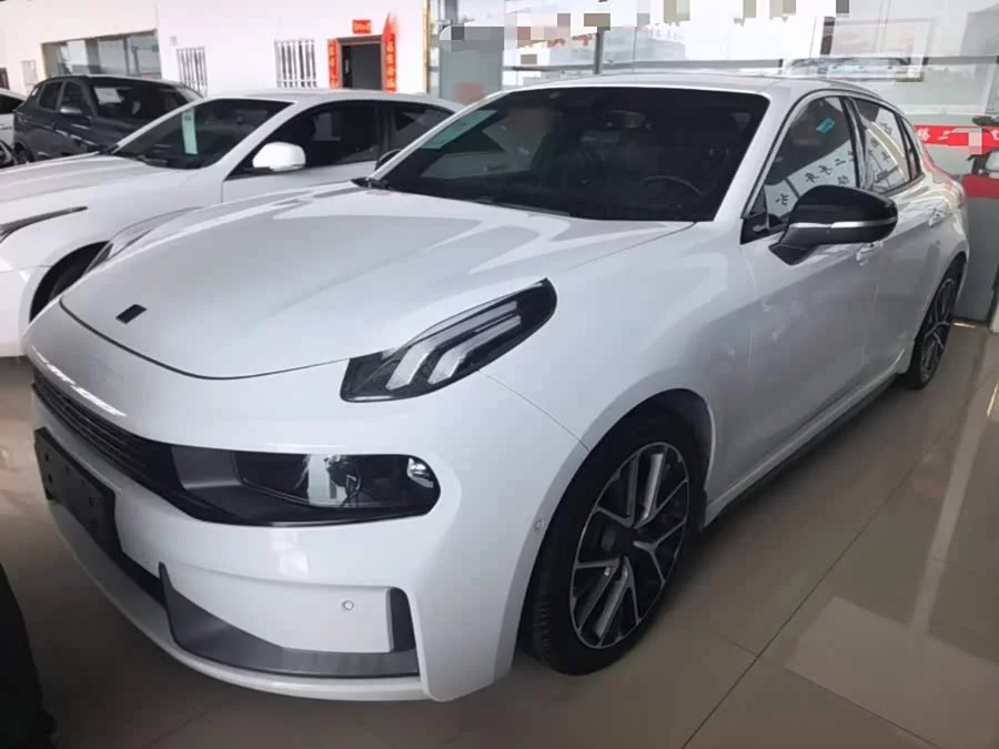 Lynk & Co 03