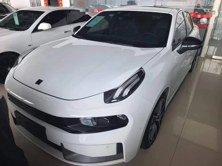 Lynk & Co 03