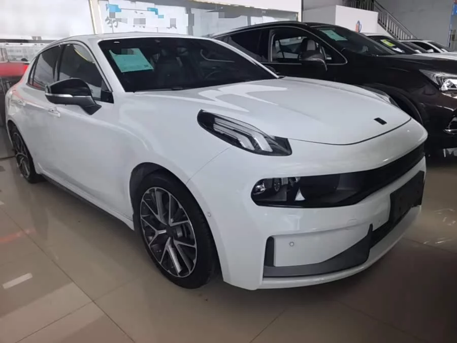 Lynk & Co 03