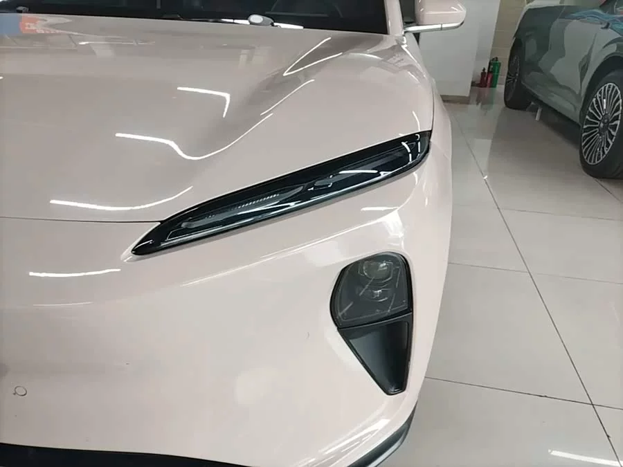 NIO ET5