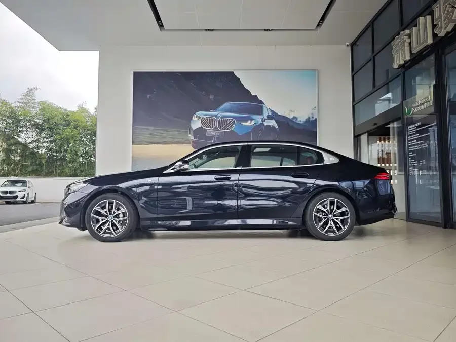 BMW i5
