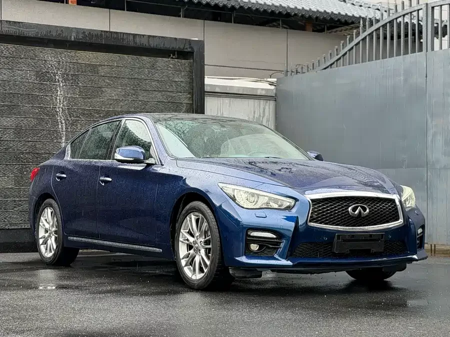 Infiniti Q50L
