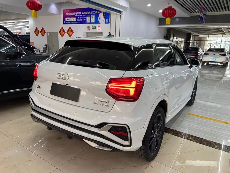 Audi Q2L