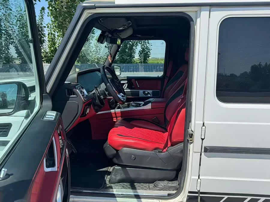 Mercedes Benz G-rated