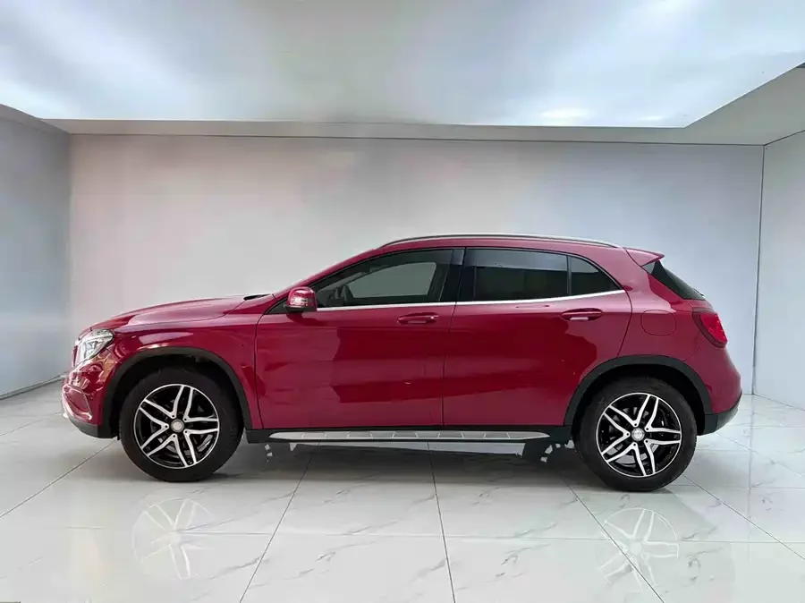 Mercedes Benz GLA