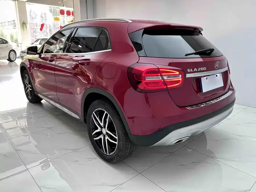 Mercedes Benz GLA