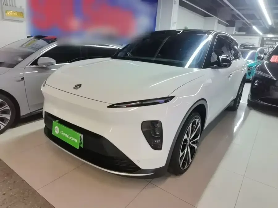 NIO ES8