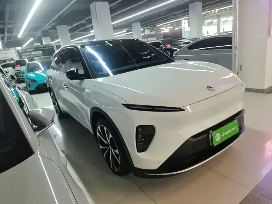 NIO ES8