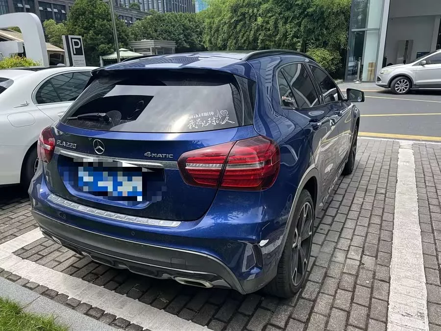 Mercedes Benz GLA