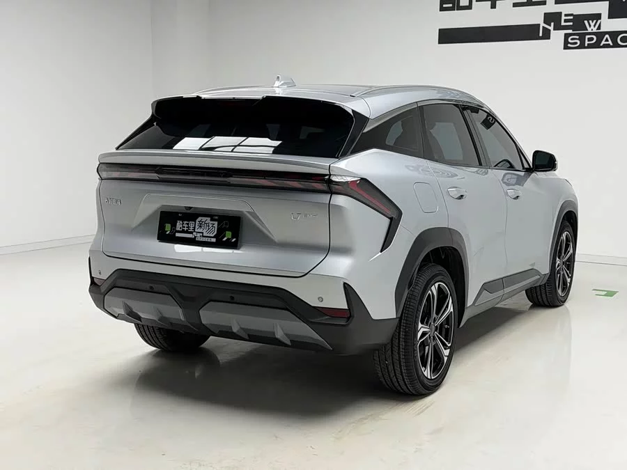 Geely Galaxy L7