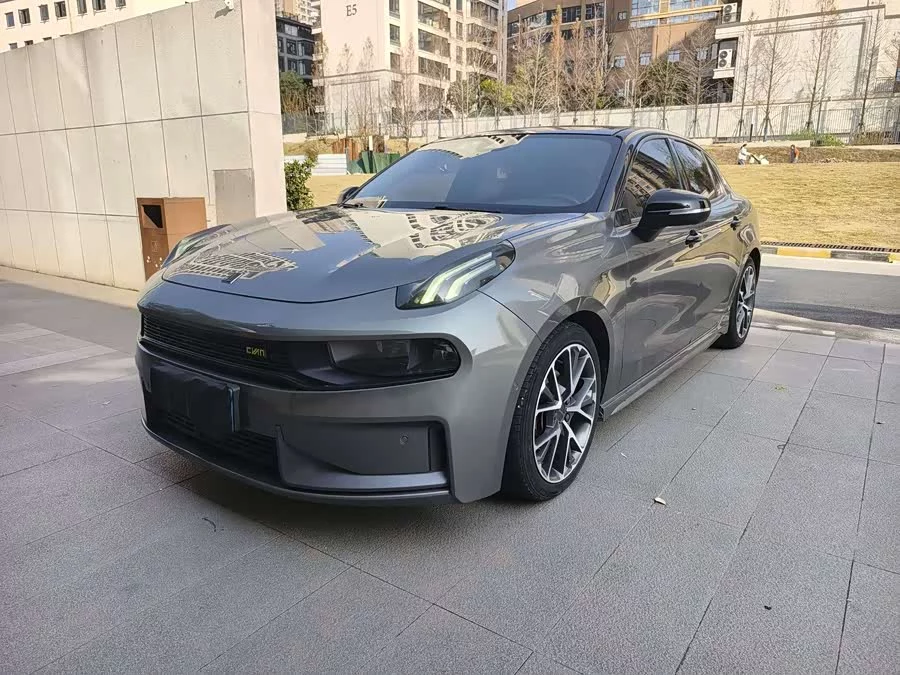 Lynk & Co 03