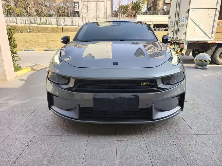 Lynk & Co 03