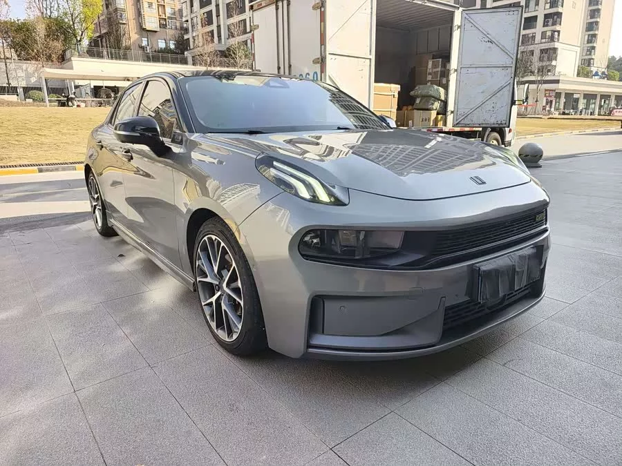 Lynk & Co 03