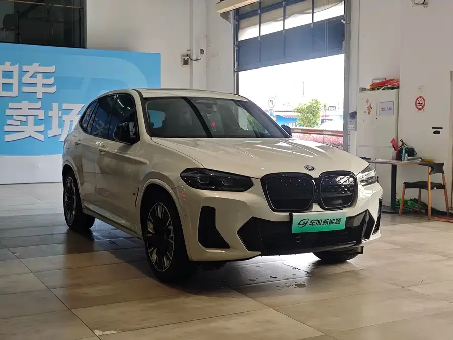 BMW iX3
